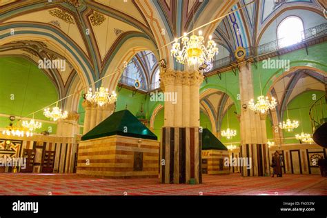 Ibrahimi Mosque:  Một Kiệt Tác Kiến Trúc Nổi Bật và Biểu Tượng Của Sự Thịnh Vượng!